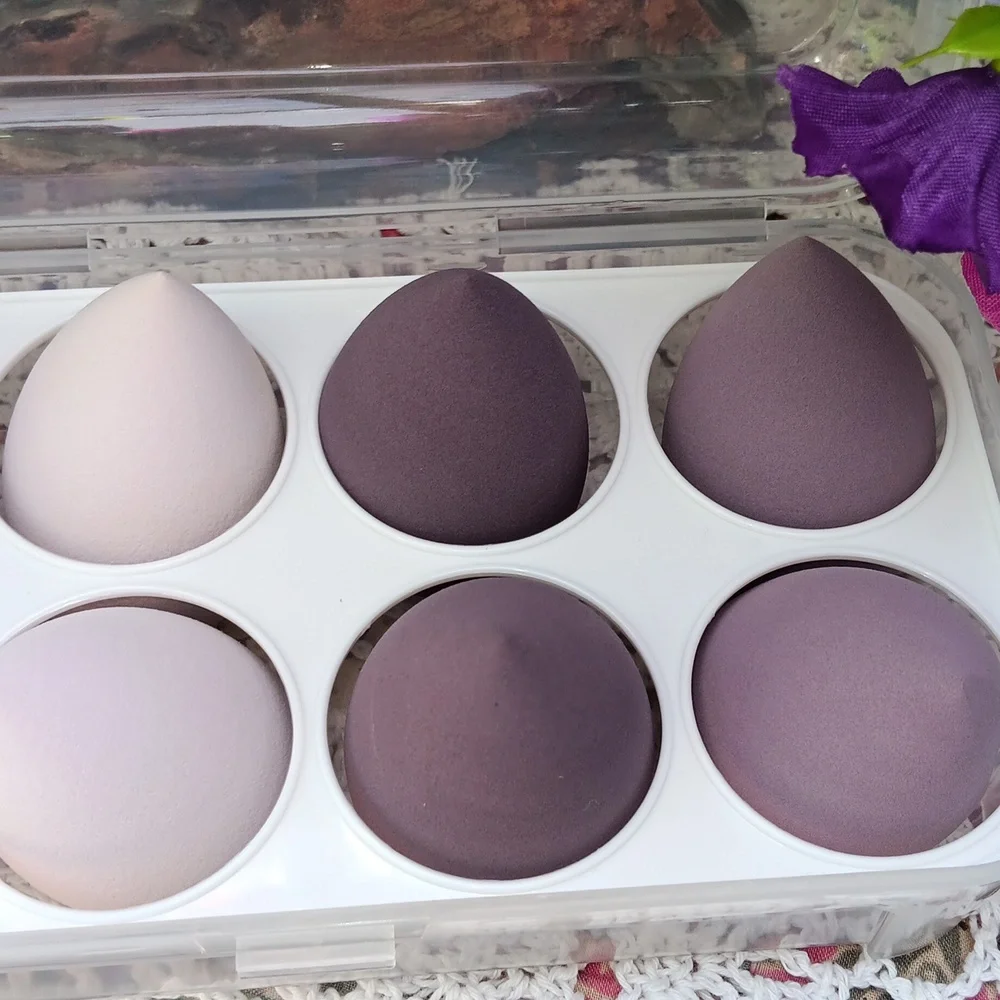 🆕️MAGIC PURPLE SET OF 8 MAKEUP SPONGES IN PLASTIC PROTECTIVE SNAP CASE